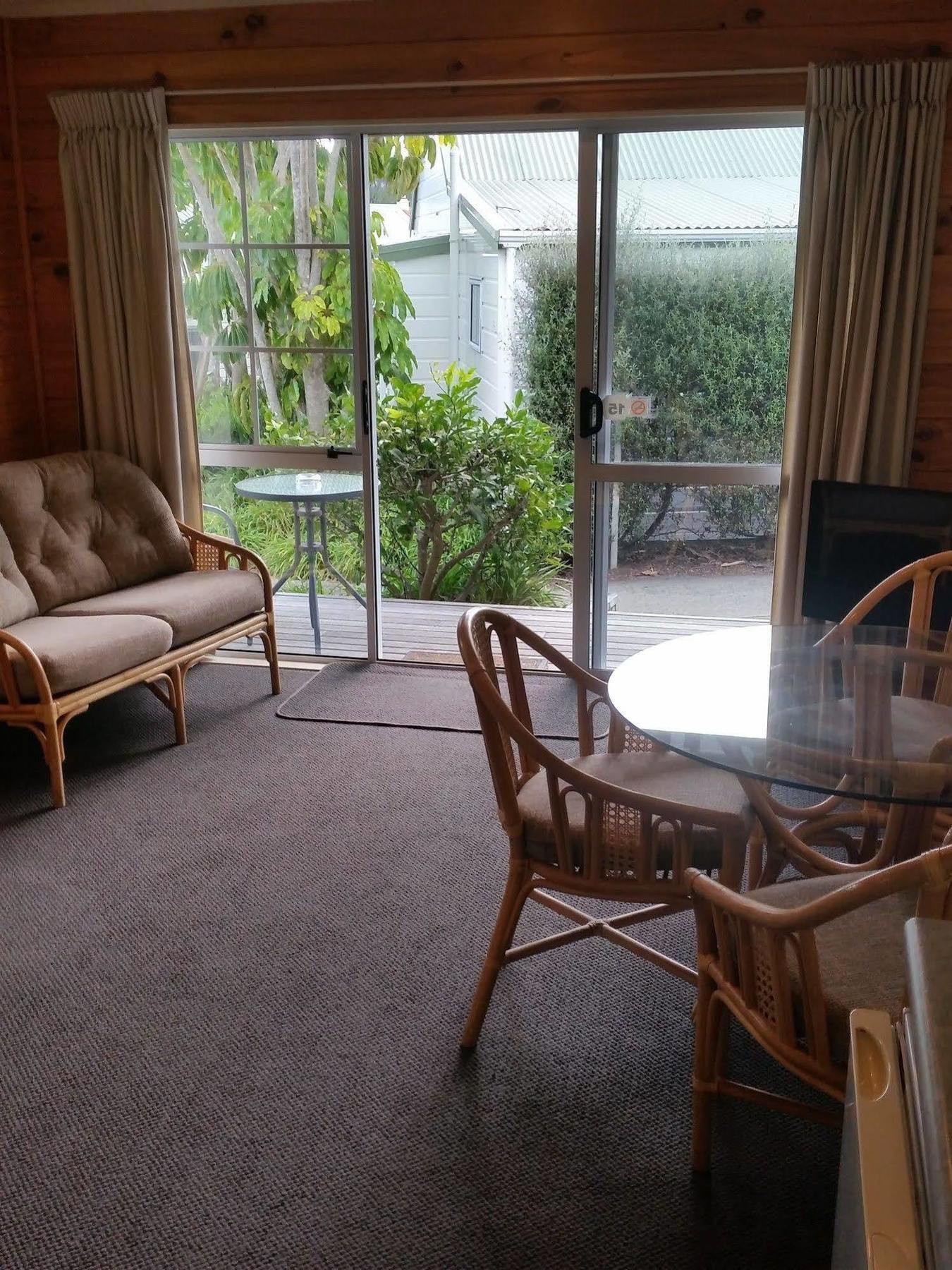 Pauanui Pines Motor Lodge Extérieur photo
