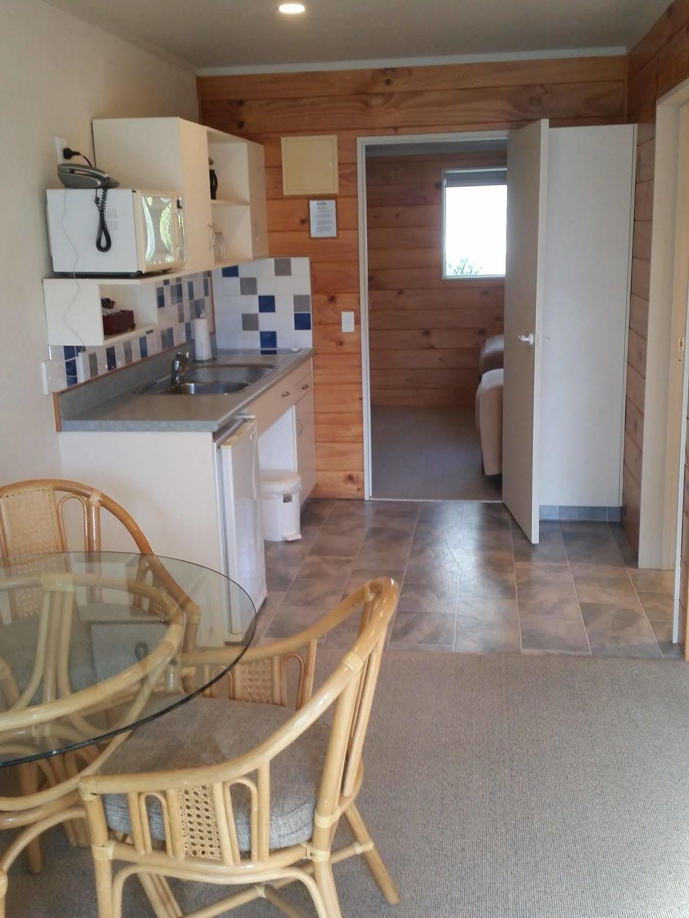 Pauanui Pines Motor Lodge Extérieur photo